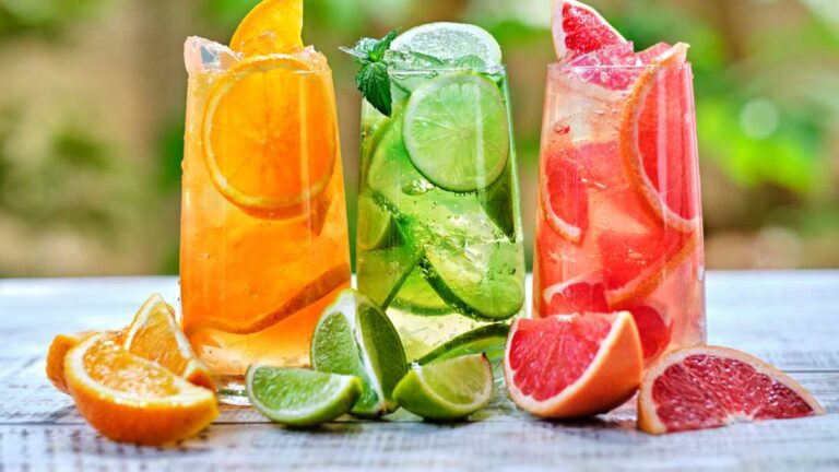 As Melhores Bebidas para Refrescar o Seu Verão