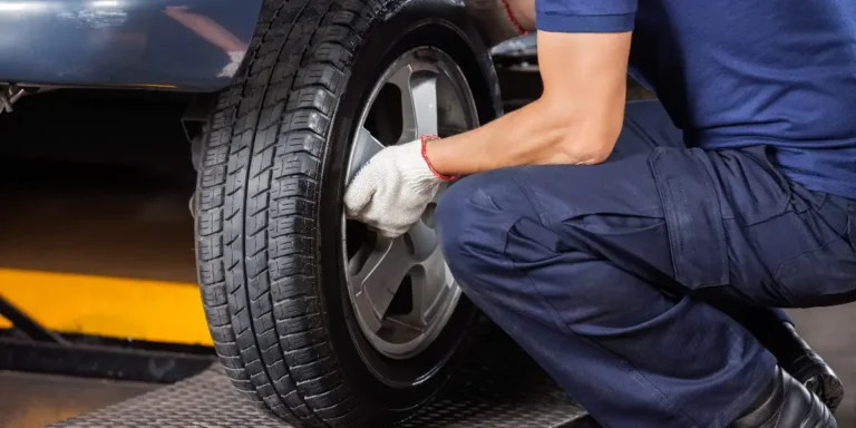 Quanto um borracheiro cobra para trocar um pneu