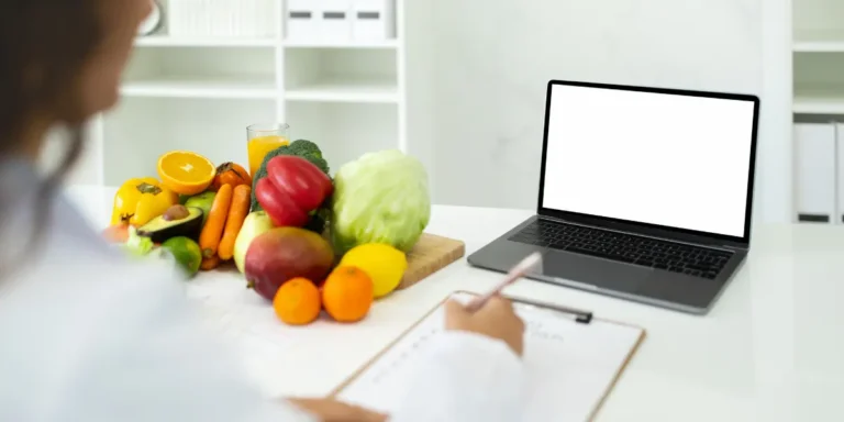 Por que buscar um nutricionista online pode ser essencial para sua saúde