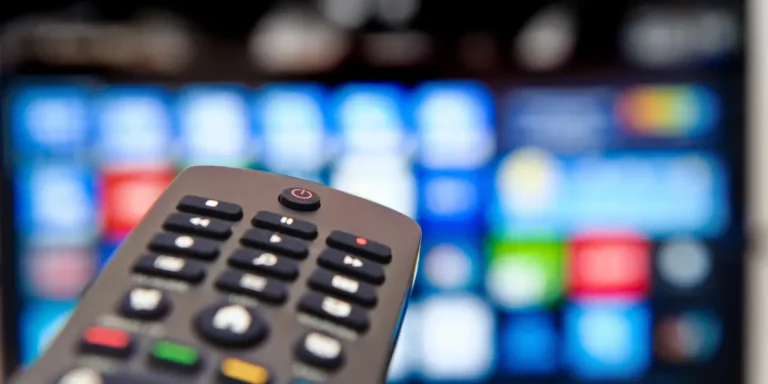 Como assistir séries exclusivas sem pagar caro