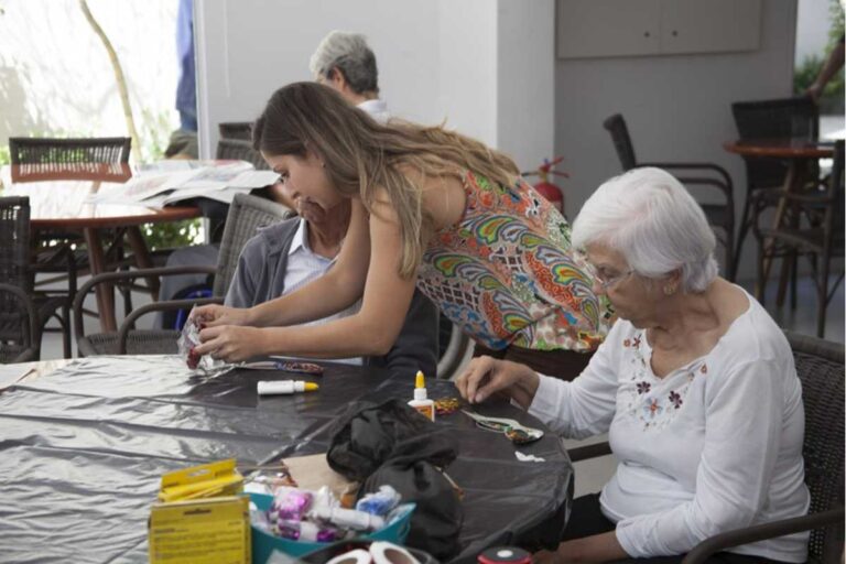 Residencial para Idosos: Quando é a Hora Certa de Buscar uma Nova Moradia para Seus Pais