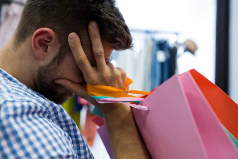 Como o consumidor pode evitar golpes durante a Black Friday: dicas práticas para comprar com segurança